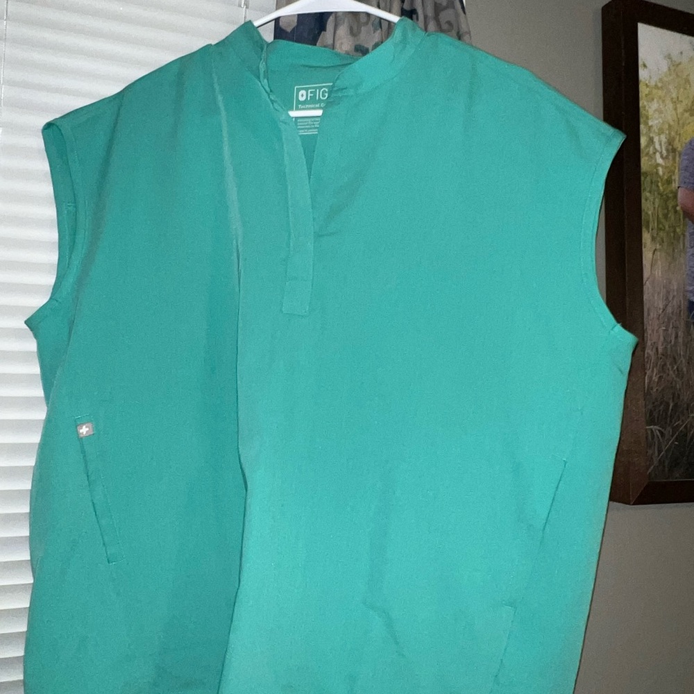 Figs Rafaela scrub top, never worn
